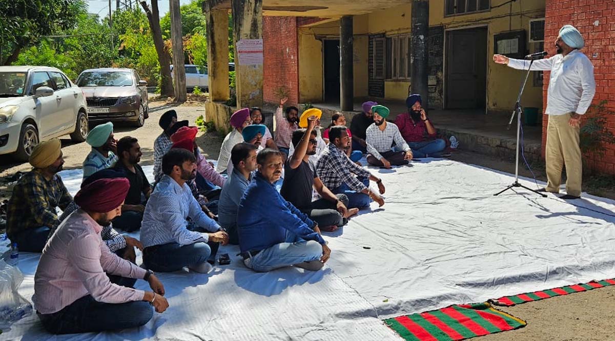 जूनियर इंजीनियर्स एसोसिएशन मंडल खरड़ द्वारा विरोध प्रदर्शन 